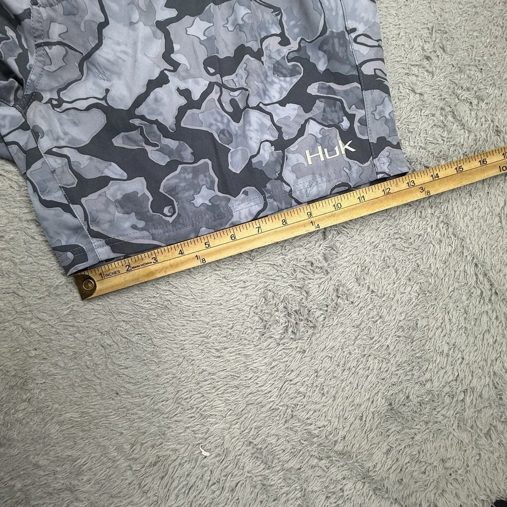 Huk Shorts Mens 2XL Gray Camo‎ Performance Fabrics Fishing Flex Waist